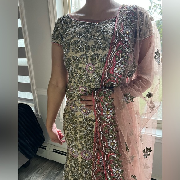 LEHENGA - Picture 3 of 6